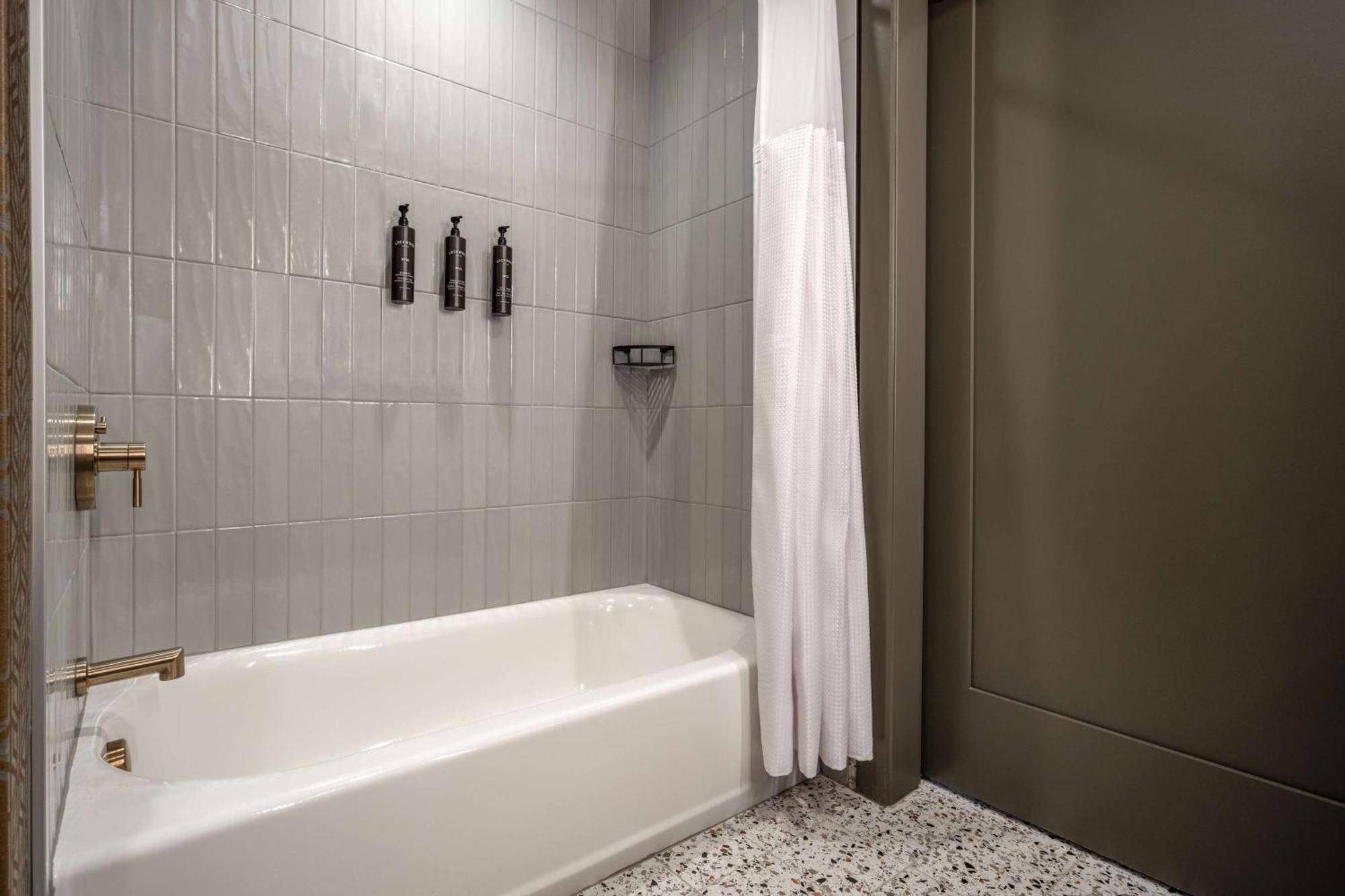 Hotel Nickel Plate Fishers, Tapestry Collection By Hilton Exteriér fotografie